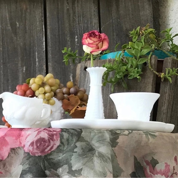 MILK GLASS LUNCHEON PARTY PLATE & PUNCH CUP SET VINTAGE 1950s APPETIZER - Picture 6 of 10